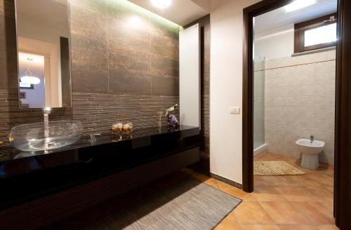 A bathroom at Villa Marilì