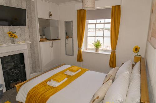 Ένα ή περισσότερα κρεβάτια σε δωμάτιο στο Seacrest Guest House