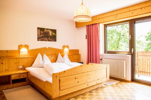 Postel nebo postele na pokoji v ubytování Garni Glurnserhof
