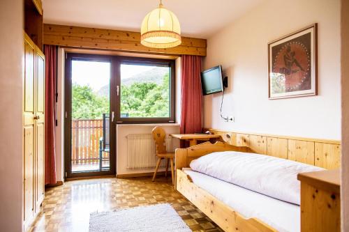 Postel nebo postele na pokoji v ubytování Garni Glurnserhof