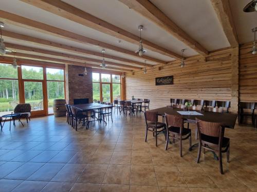 En restaurant eller et andet spisested på Roksala