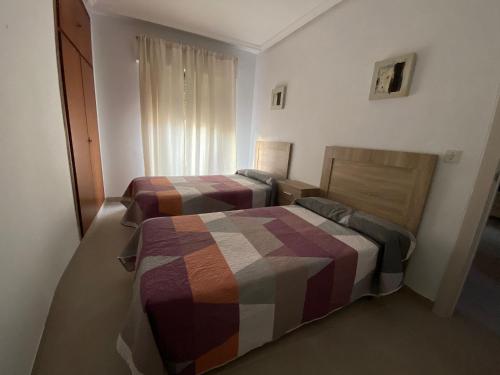 Postel nebo postele na pokoji v ubytování Piso vivienda uso turístico Julio Burell BAEZA REFORMADO