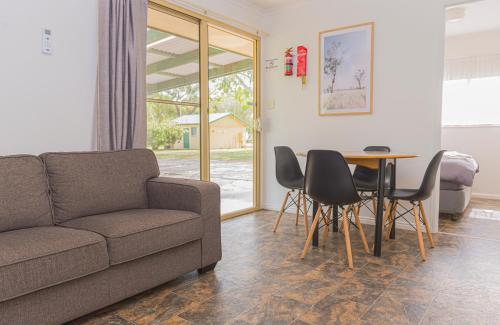 Χώρος καθιστικού στο Penola Coonawarra Caravan Park