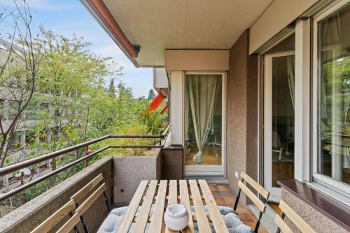 a wooden table on the balcony of a house at Beautiful Boutique Apartment DRAHTZUG8 in Zürich