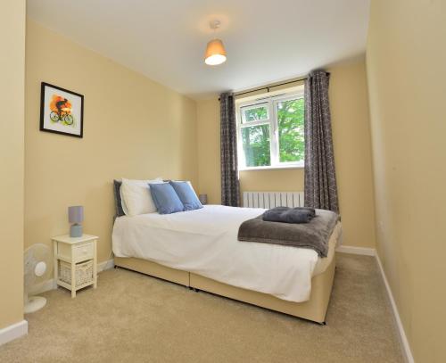a bedroom with a bed and a window at Sky View in Winchester