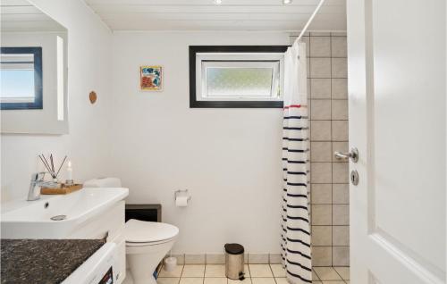 Koupelna v ubytování Lovely Home In Gilleleje With Kitchen
