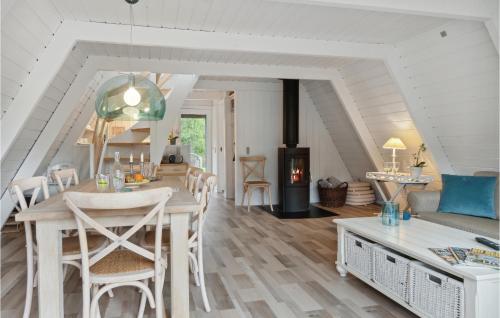 Χώρος καθιστικού στο Gorgeous Home In Farsø With Kitchen
