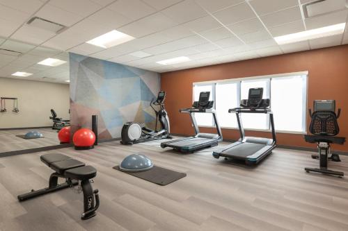 a gym with several exercise equipment in a room at Candlewood Suites Fort Payne by IHG in Fort Payne