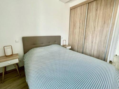 a bedroom with a bed with a blue comforter at Perpignan Centre : Superbe appartement en Roof-top in Perpignan