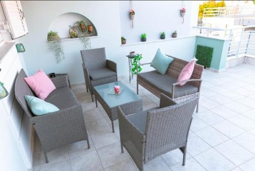 Khu vực ghế ngồi tại Kristin Apartment