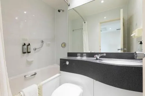 Holiday Inn Cardiff City Centre by IHG photo 10