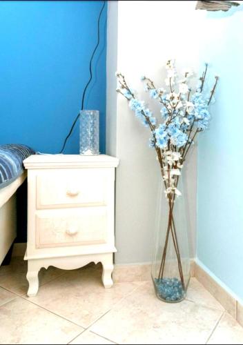 Giường trong phòng chung tại Kristin Apartment