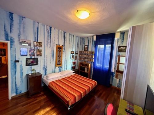 a bedroom with a bed in a room at B&B La Casa del Barbiere in Albareto