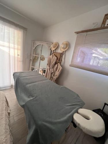 a room with a bed and a chair and a window at Cocon Classé 3 Etoiles - Love et Détente - SPA in Carpentras