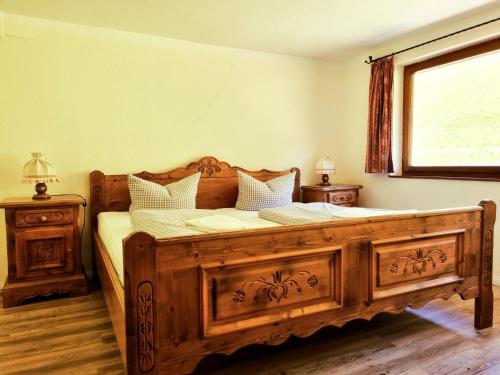 Una cama o camas en una habitación de Berghotel Almagmach