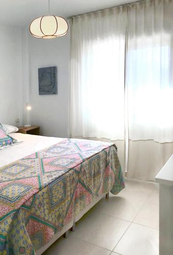 Gorgeous Sea Views and Great Location!