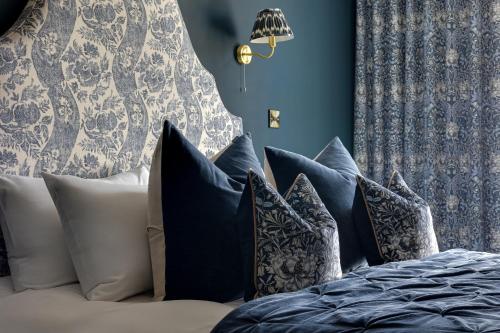 Гостиная зона в Insta-worthy Loft on Historic Chester Rows, Sleeps 4 & Free Parking