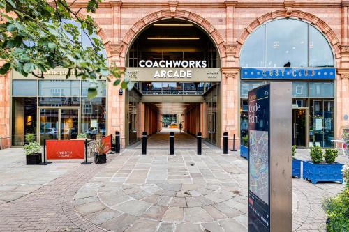 Фасад или вход в Insta-worthy Loft on Historic Chester Rows, Sleeps 4 & Free Parking