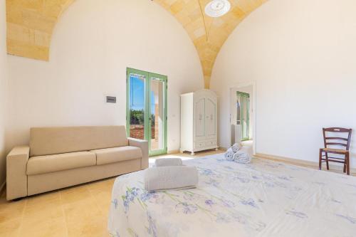 a living room with a couch and a table at Casale de li Canti in Marina di Pescoluse