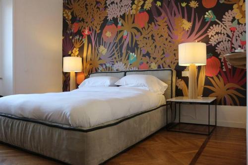 a bedroom with a bed with a floral wall at Trevi Fountain Luxury Flat in Rome