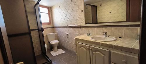 a bathroom with a sink and a toilet at Caserita in La Paz