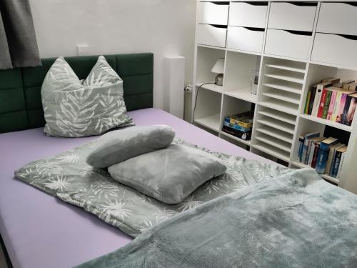 a bed with two pillows on top of it at Casa Viva - Separate, ruhig gelegene Wohnung in Quierschied