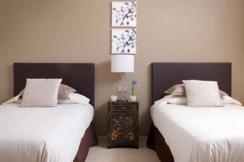 プエルト・デル・カルメンにあるVilla Coralのベッドルーム1室(隣り合わせのベッド2台付)