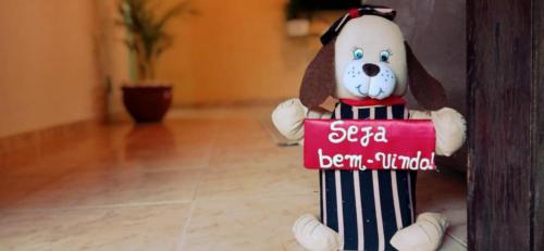 a stuffed dog is holding a sign that reads beer stirred at Recanto das Neves in Miguel Pereira