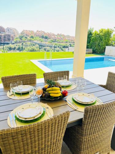 Bazén v ubytování Villa Issa Private Loft in Marbella nebo v jeho okolí