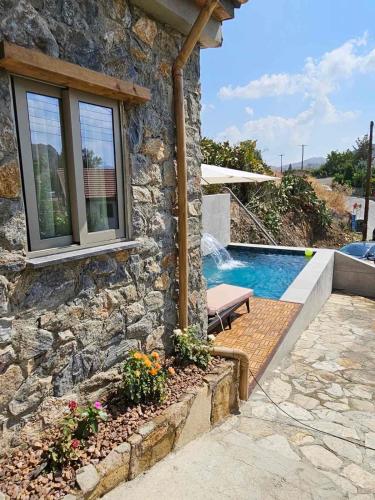 Πισίνα στο ή κοντά στο Jennas House