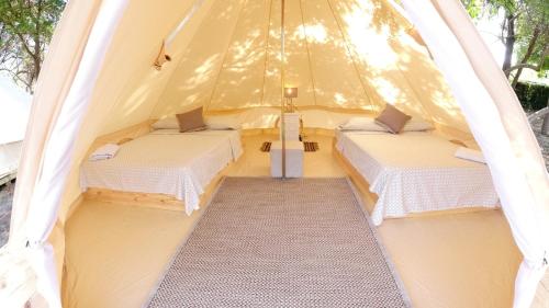 a tent with two beds in the middle at Panama Kite Center in Punta Chame
