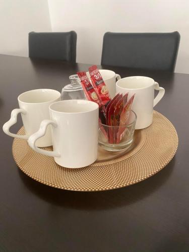 Private Apartments Prishtinaにあるコーヒーまたはお茶