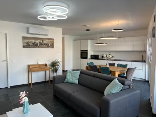 Ruang duduk di Modern Apartment Mainz by PMA