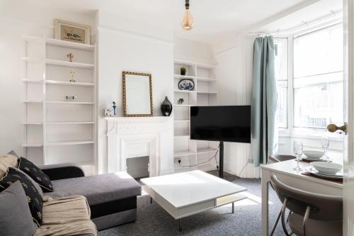 a living room with a couch and a fireplace at Quality Stay Room in Brighton & Hove