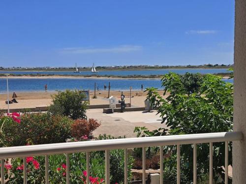 Au bord de la plage du Grazel