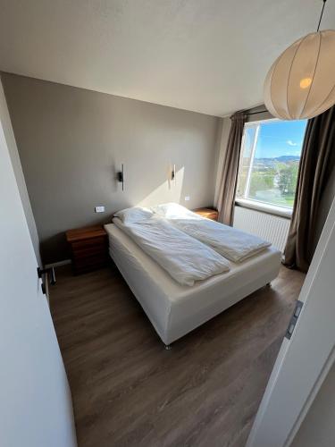 Postel nebo postele na pokoji v ubytování Penthouse Views in Mid-Reykjavík
