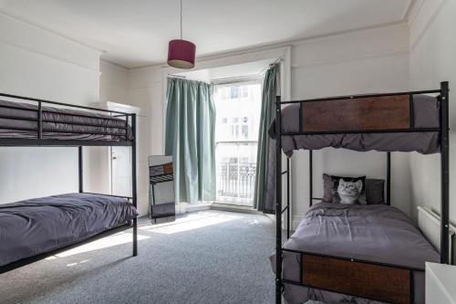 Ένα ή περισσότερα κρεβάτια σε δωμάτιο στο Quality Stay Rooms