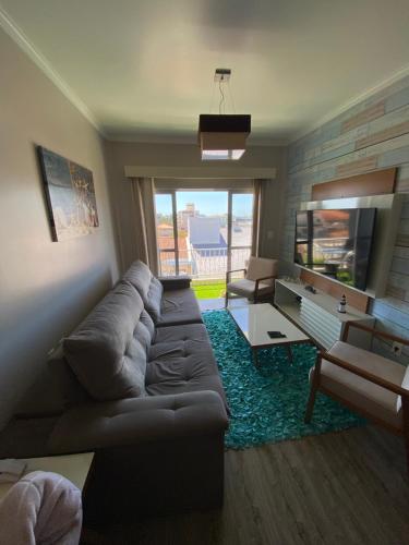 Praia da Enseada - apto 3 quartos - a 100m da Praia da Enseada e a 300m da Prainha!