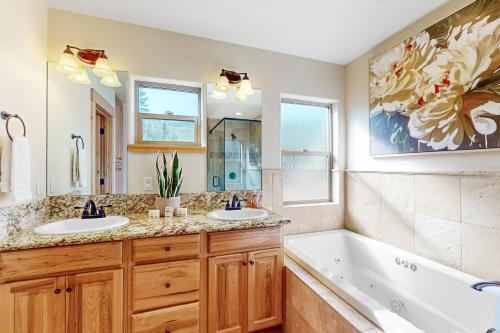 a bathroom with two sinks and a bath tub and a tubermott at Eagle Escape in South Lake Tahoe