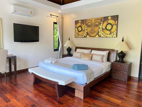 Кровать или кровати в номере Villa Suksan - Kubu