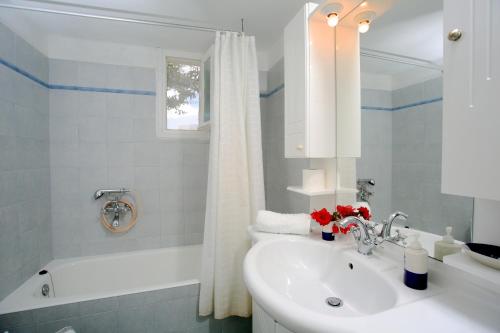 A bathroom at Paros Rita Studios