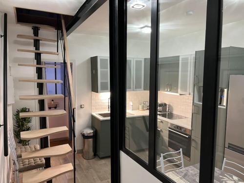 a kitchen with a spiral staircase in a room at B1 Appart 2022 - 10min PARIS/EXPO - 5 rooms/6 beds in Bagneux