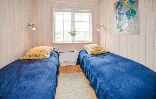 Postel nebo postele na pokoji v ubytování 3 Bedroom Cozy Home In Ebeltoft