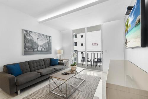 Fortune House Hotel Suites Image