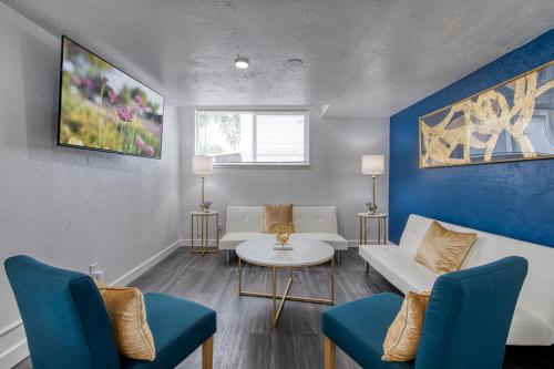 a living room with a couch and a table and chairs at New Downtown Boise on Bsu Campus 3 Beds Sleeps 6 in Boise