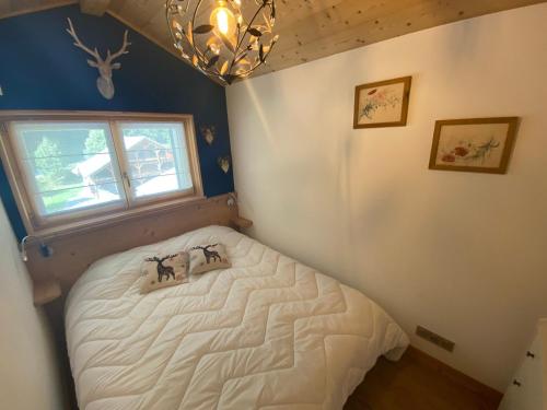 Postel nebo postele na pokoji v ubytování Appartement avec balcon et parking, vue sur montagnes - FR-1-692-88