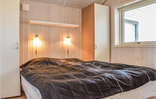 Postel nebo postele na pokoji v ubytování Pet Friendly Home In Harbore With House A Panoramic View