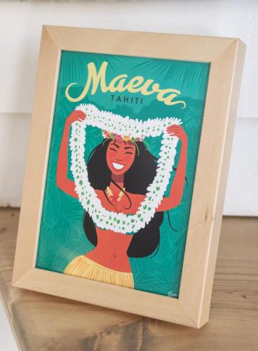 a picture frame with a picture of a woman wearing a pearl necklace at Opoa Beach Hotel in Opoa