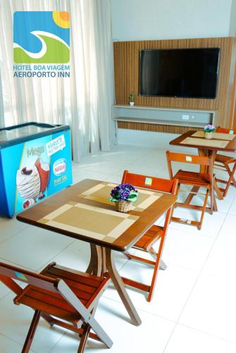 Televisyen dan/atau pusat hiburan di Hotel Boa Viagem Aeroporto