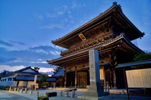 a building with a sign in front of it at 長浜城下 町屋ホテル 和乃リトリートひといき in Nagahama